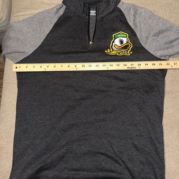 Oregon Ducks Men's Black and Gray Quarter-Zip Jacket - Picture 5 of 6